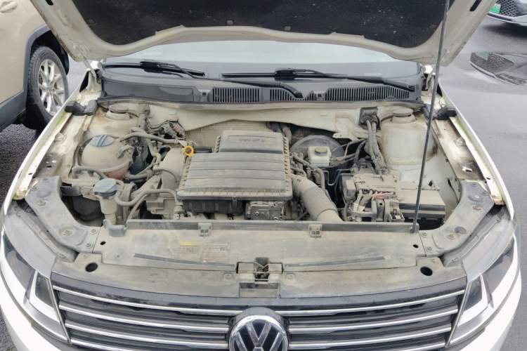 Used Volkswagen Gran Lavida 2015 1.6L Manual Comfort Edition Engine Bay