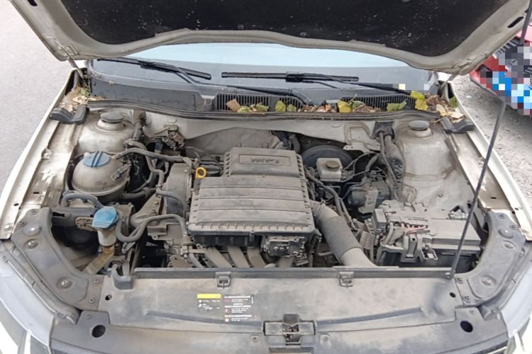 Used Volkswagen Gran Lavida 2015 1.6L Automatic Fashion Edition Engine Bay