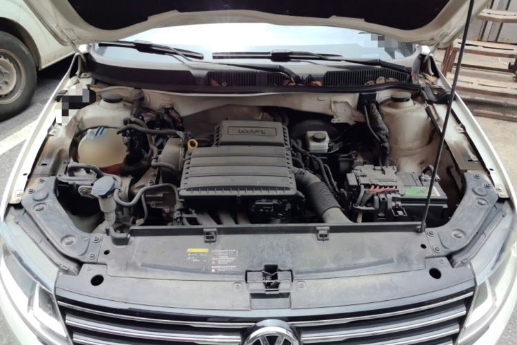 Used Volkswagen Gran Lavida 2015 1.6L Automatic Comfort Edition Engine Bay