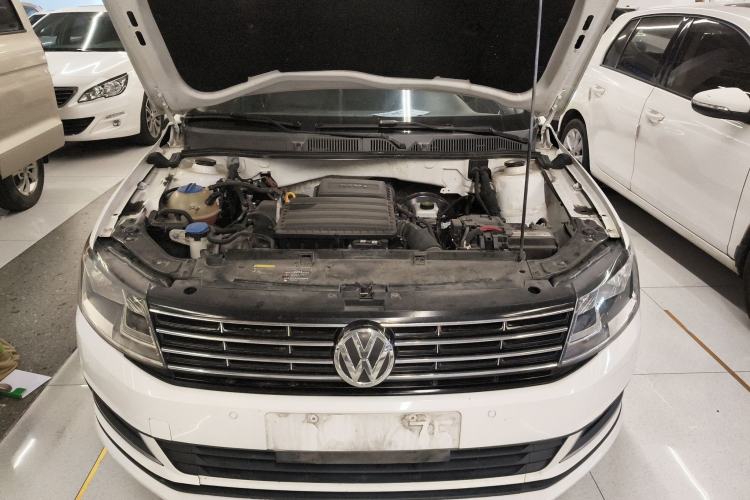Used Volkswagen Gran Lavida 2015 1.6L Automatic Comfort Edition Engine Bay