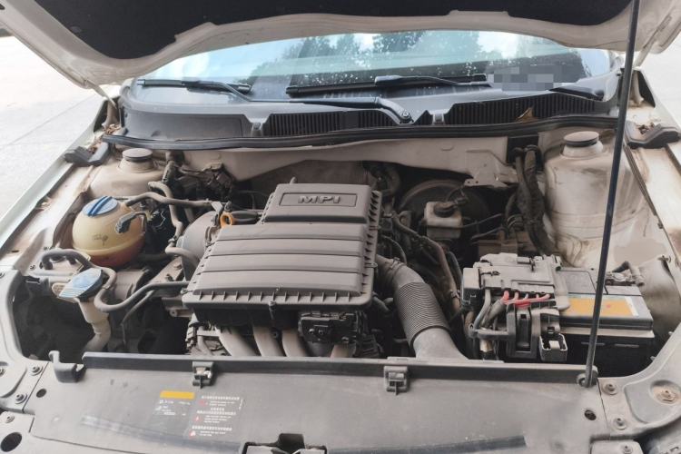 Used Volkswagen Gran Lavida 2015 1.6L Automatic Fashion Edition Engine Bay