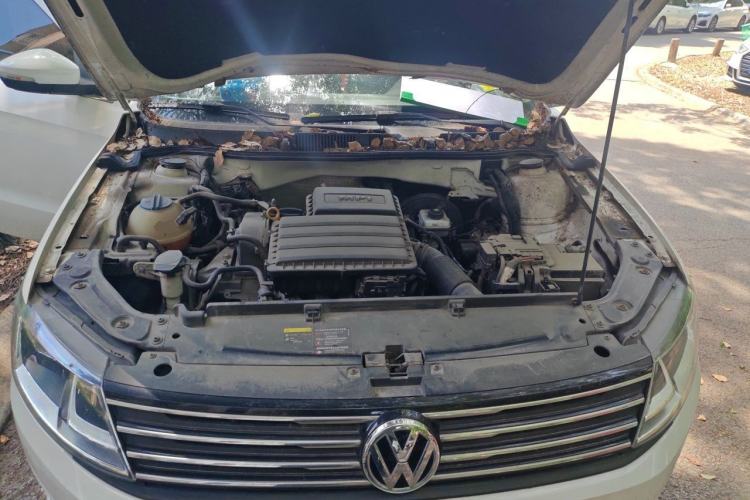 Used Volkswagen Gran Lavida 2015 1.6L Automatic Comfort Edition Engine Bay