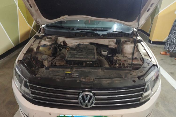 Used Volkswagen Gran Lavida 2015 1.6L Automatic Comfort Edition Engine Bay