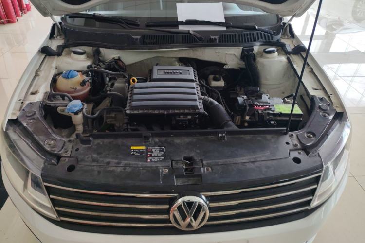 Used Volkswagen Gran Lavida 2015 1.6L Automatic Fashion Edition Engine Bay