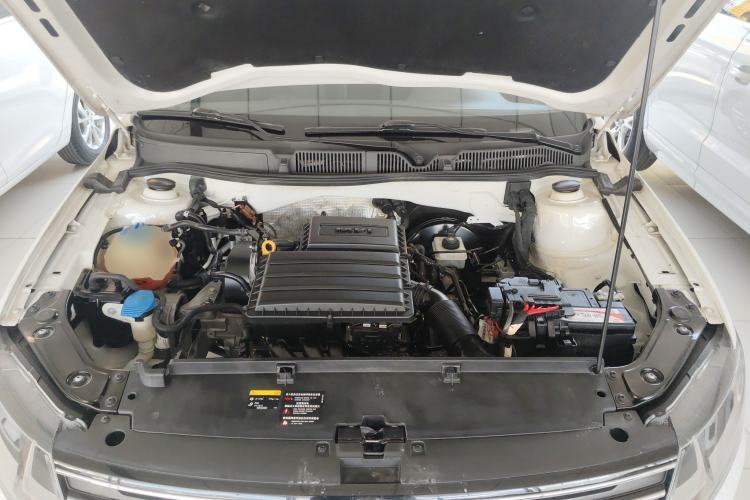 Used Volkswagen Gran Lavida 2015 1.6L Automatic Comfort Edition Engine Bay