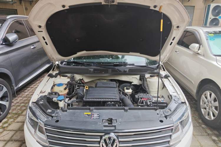 Used Volkswagen Gran Lavida 2015 1.6L Automatic Comfort Edition Engine Bay