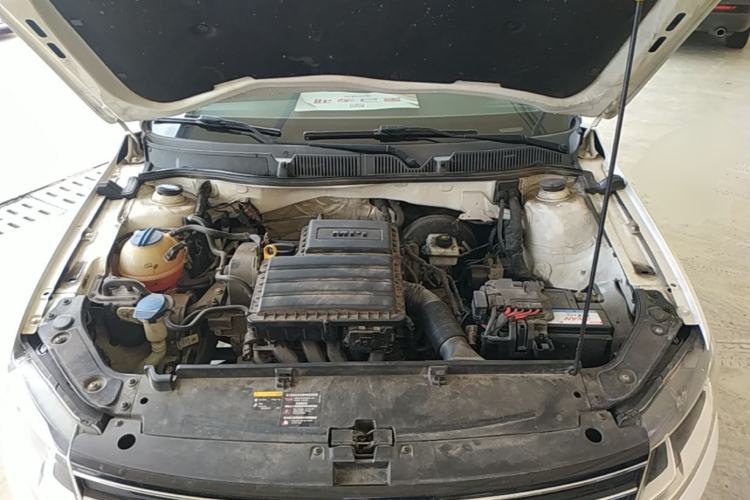 Used Volkswagen Gran Lavida 2015 1.6L Automatic Comfort Edition Engine Bay
