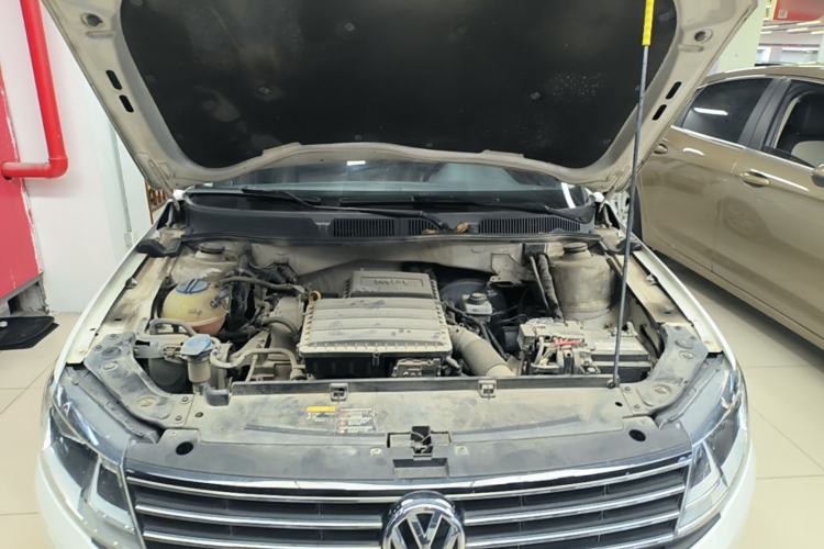 Used Volkswagen Gran Lavida 2015 1.6L Automatic Comfort Edition Engine Bay