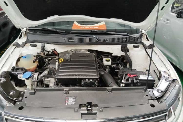 Used Volkswagen Gran Lavida 2015 1.6L Manual Comfort Edition Engine Bay