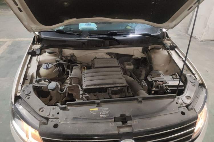 Used Volkswagen Gran Lavida 2015 1.6L Automatic Fashion Edition Engine Bay