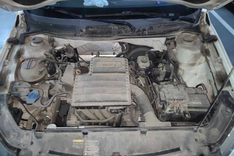 Used Volkswagen Gran Lavida 2015 1.6L Automatic Fashion Edition Engine Bay