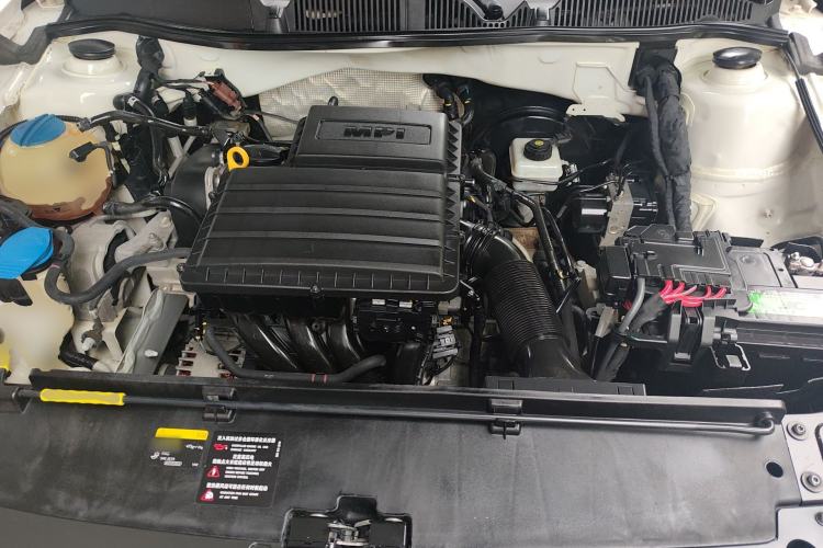 Used Volkswagen Gran Lavida 2015 1.6L Automatic Fashion Edition Engine Bay