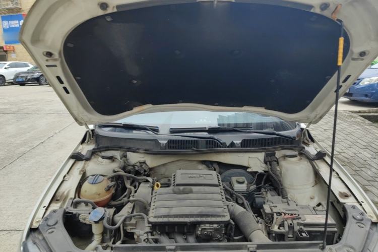 Used Volkswagen Gran Lavida 2015 1.6L Automatic Fashion Edition Engine Bay