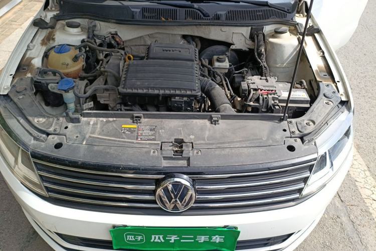Used Volkswagen Gran Lavida 2015 1.6L Automatic Fashion Edition Engine Bay