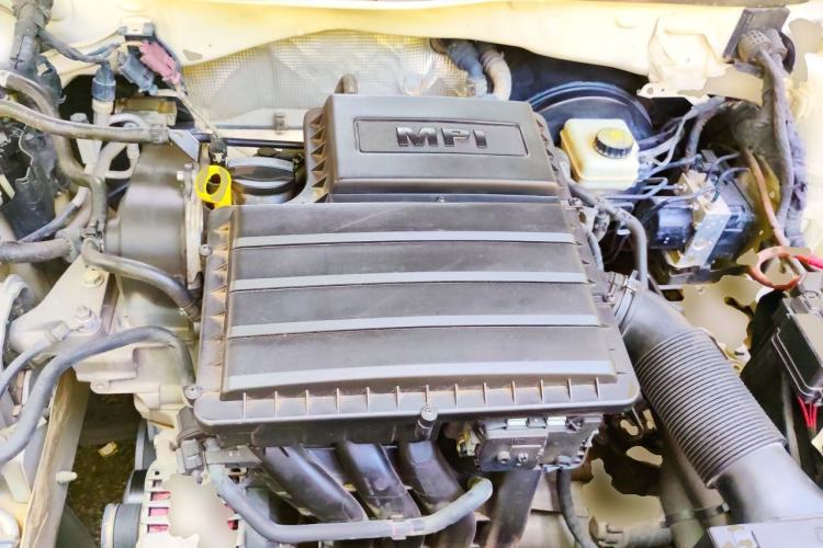 Used Volkswagen Gran Lavida 2015 1.6L Manual Fashion Edition Engine Bay