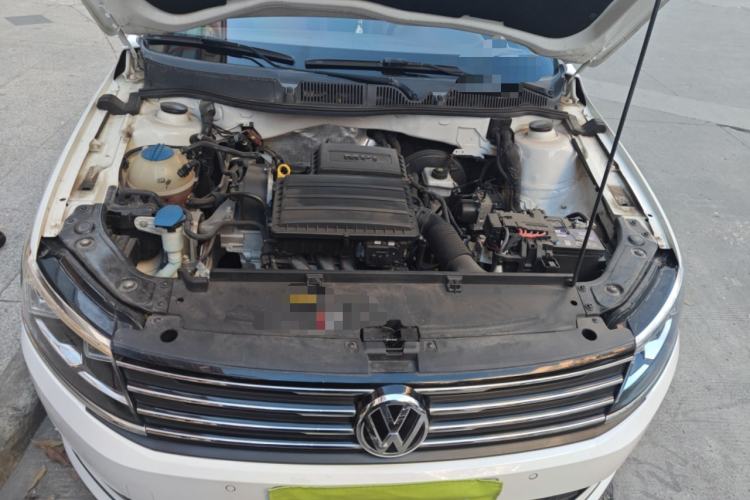 Used Volkswagen Gran Lavida 2015 1.6L Automatic Comfort Edition Engine Bay