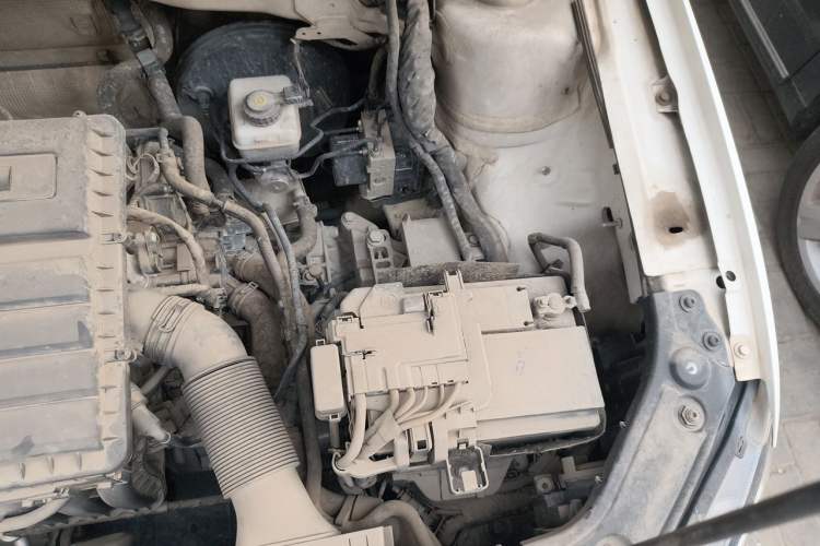 Used Volkswagen Gran Lavida 2015 1.6L Automatic Comfort Edition Engine Bay Left