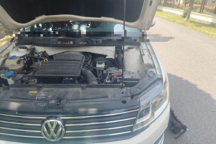 Used Volkswagen Gran Lavida 2015 1.6L Automatic Comfort Edition Engine Bay Left