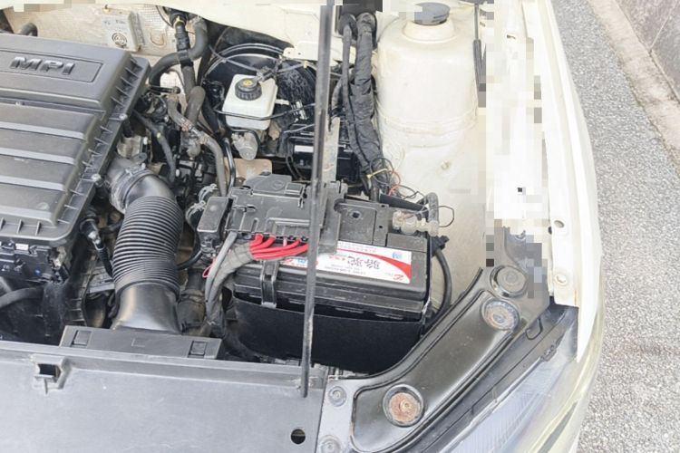 Used Volkswagen Gran Lavida 2015 1.6L Automatic Comfort Edition Engine Bay Left