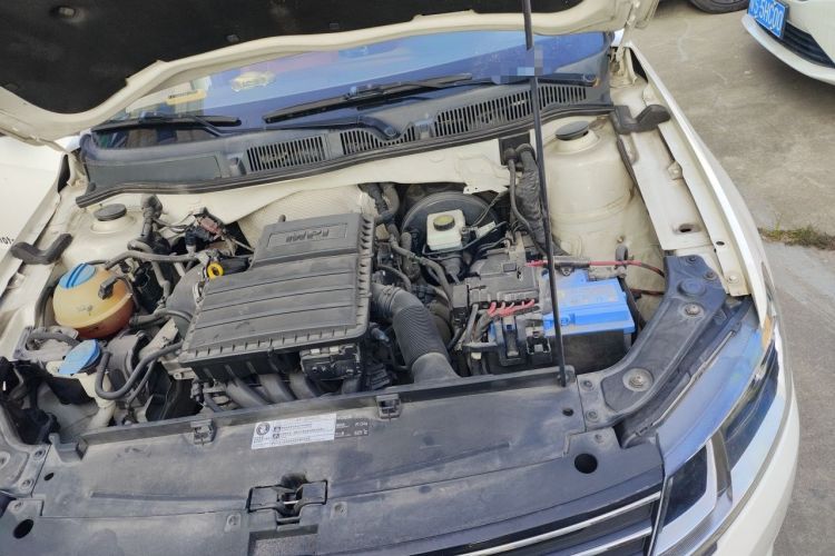 Used Volkswagen Gran Lavida 2015 1.6L Automatic Comfort Edition Engine Bay Left