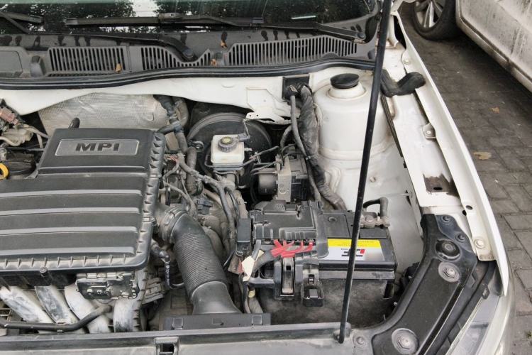 Used Volkswagen Gran Lavida 2015 1.6L Automatic Comfort Edition Engine Bay Left
