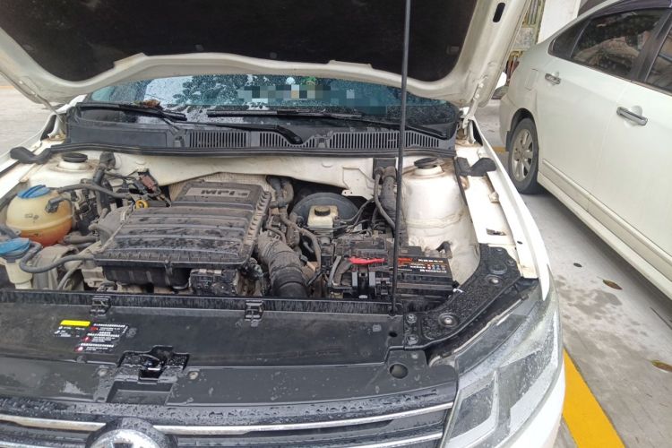 Used Volkswagen Gran Lavida 2015 1.6L Automatic Fashion Edition Engine Bay Left