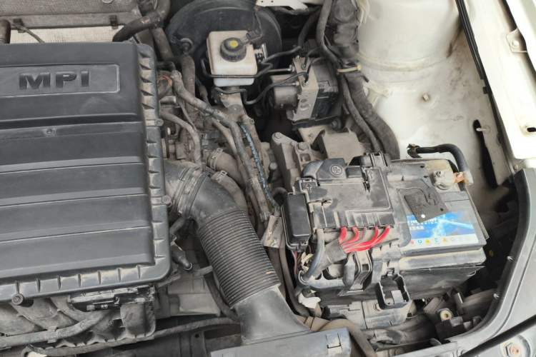 Used Volkswagen Gran Lavida 2015 1.6L Automatic Comfort Edition Engine Bay Left