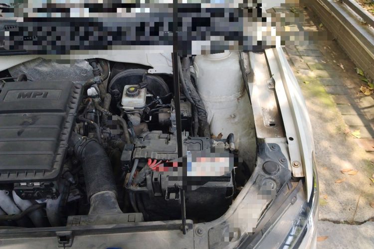 Used Volkswagen Gran Lavida 2015 1.6L Automatic Comfort Edition Engine Bay Left