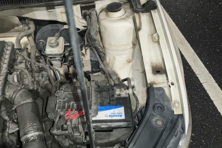 Used Volkswagen Gran Lavida 2015 1.6L Automatic Comfort Edition Engine Bay Left