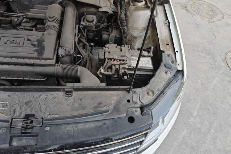 Used Volkswagen Gran Lavida 2015 230TSI DSG Comfort Edition Engine Bay Left