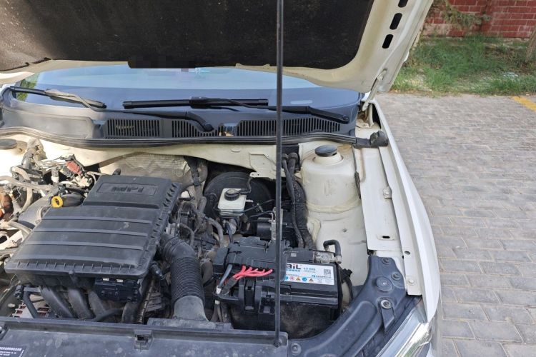 Used Volkswagen Gran Lavida 2015 1.6L Automatic Comfort Edition Engine Bay Left