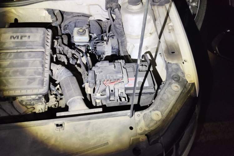 Used Volkswagen Gran Lavida 2015 1.6L Automatic Comfort Edition Engine Bay Left