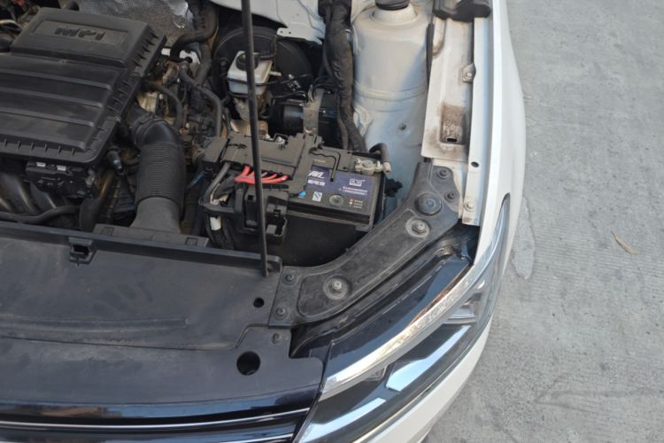 Used Volkswagen Gran Lavida 2015 1.6L Automatic Comfort Edition Engine Bay Left