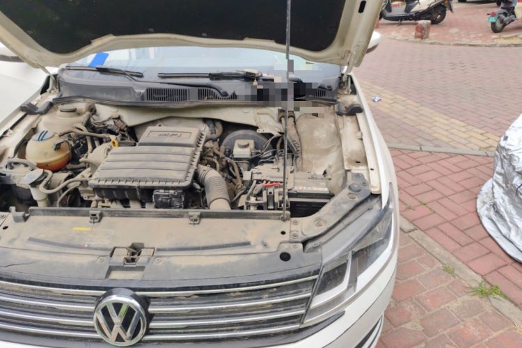 Used Volkswagen Gran Lavida 2015 1.6L Automatic Fashion Edition Engine Bay Left