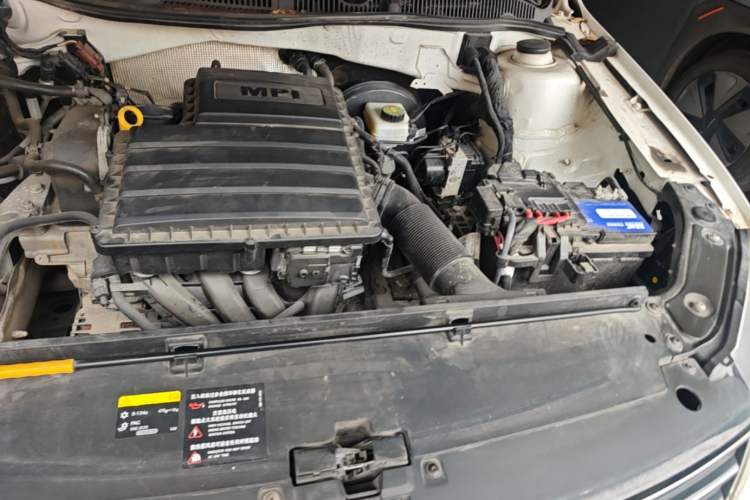 Used Volkswagen Gran Lavida 2015 1.6L Automatic Fashion Edition Engine Bay Left