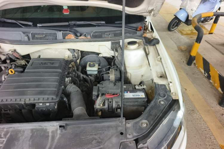 Used Volkswagen Gran Lavida 2015 1.6L Automatic Comfort Edition Engine Bay Left