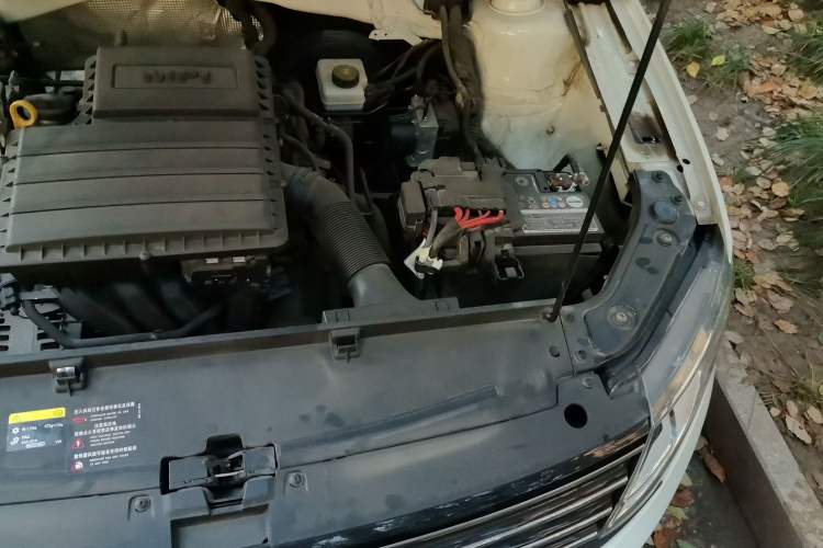 Used Volkswagen Gran Lavida 2015 1.6L Manual Comfort Edition Engine Bay Left
