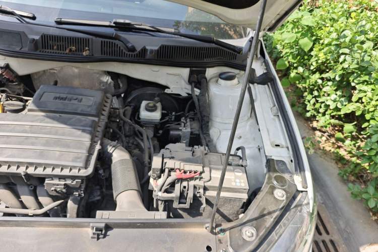 Used Volkswagen Gran Lavida 2015 1.6L Automatic Comfort Edition Engine Bay Left