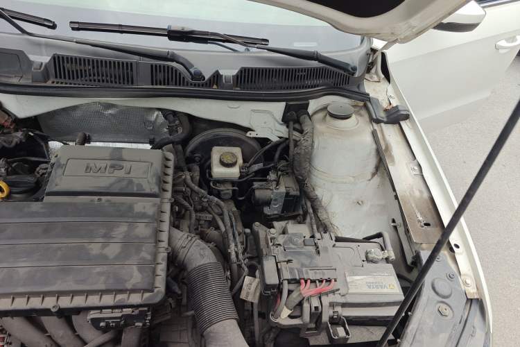 Used Volkswagen Gran Lavida 2015 1.6L Automatic Comfort Edition Engine Bay Left
