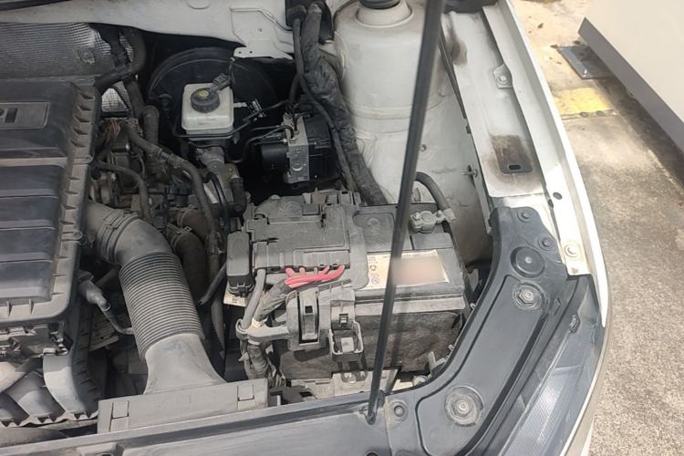 Used Volkswagen Gran Lavida 2015 1.6L Automatic Comfort Edition Engine Bay Left