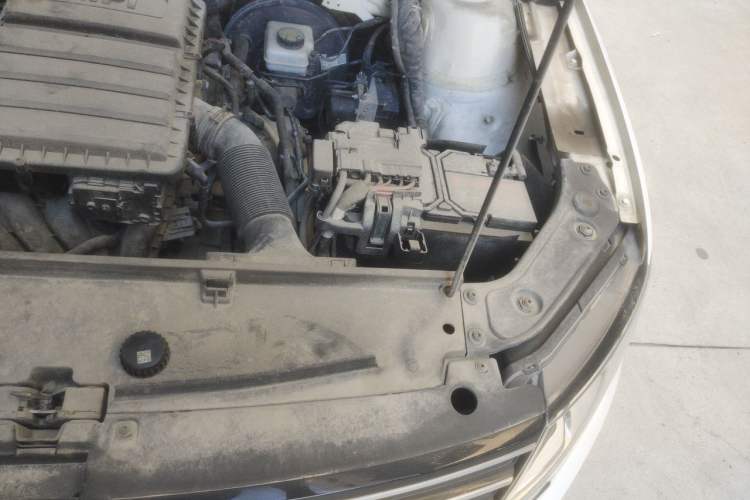 Used Volkswagen Gran Lavida 2015 1.6L Automatic Comfort Edition Engine Bay Left