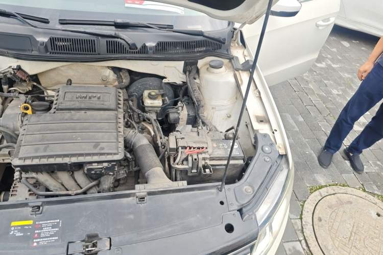 Used Volkswagen Gran Lavida 2015 1.6L Automatic Comfort Edition Engine Bay Left