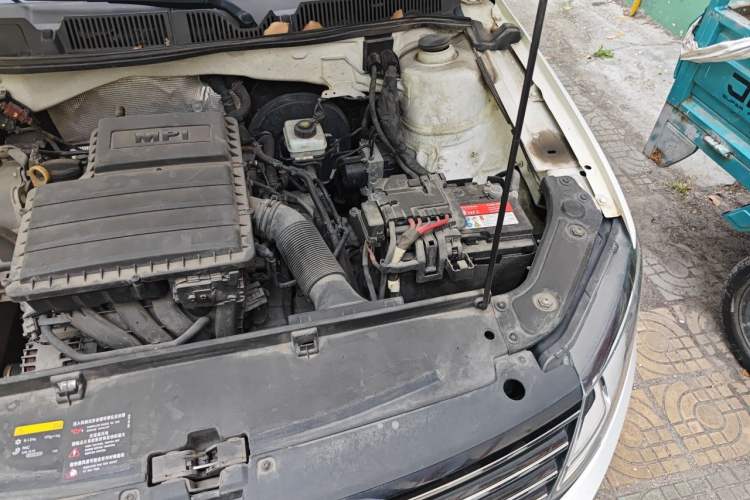 Used Volkswagen Gran Lavida 2015 1.6L Automatic Comfort Edition Engine Bay Left