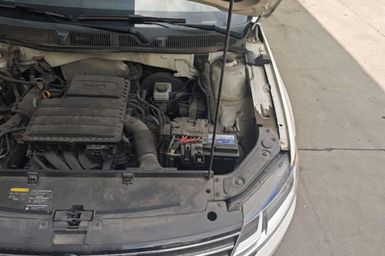 Used Volkswagen Gran Lavida 2015 1.6L Automatic Comfort Edition Engine Bay Left