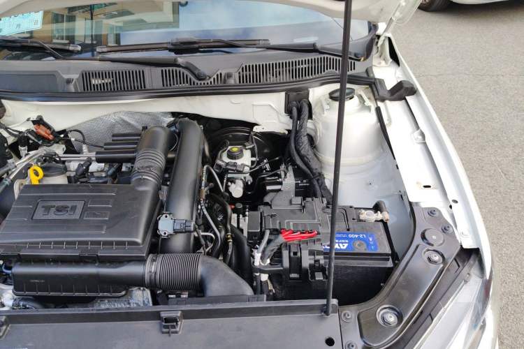 Used Volkswagen Gran Lavida 2015 230TSI DSG Comfort Edition Engine Bay Left