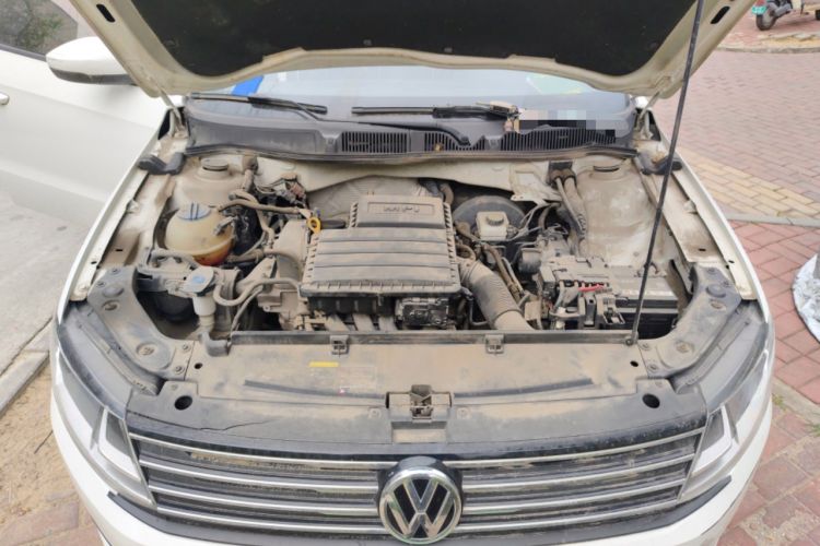 Used Volkswagen Gran Lavida 2015 1.6L Automatic Fashion Edition Engine Bay