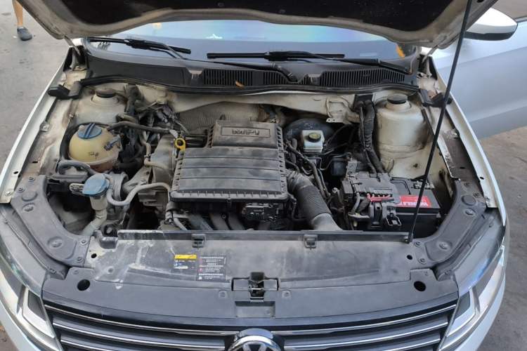 Used Volkswagen Gran Lavida 2015 1.6L Automatic Comfort Edition Engine Bay