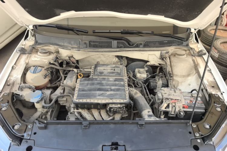Used Volkswagen Gran Lavida 2015 1.6L Automatic Fashion Edition Engine Bay