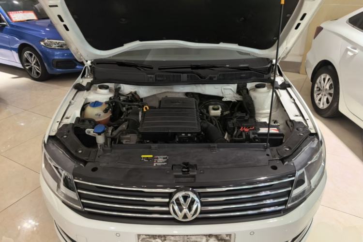 Used Volkswagen Gran Lavida 2015 1.6L Automatic Comfort Edition Engine Bay