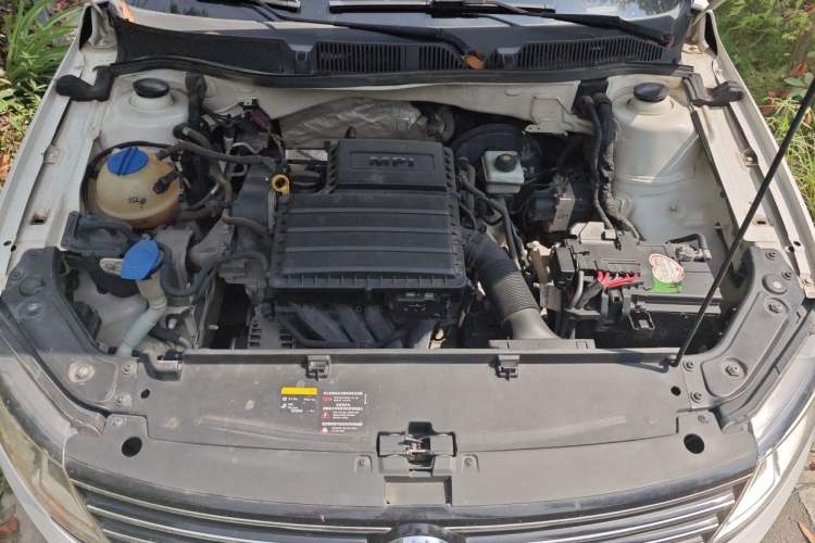 Used Volkswagen Gran Lavida 2015 1.6L Automatic Comfort Edition Engine Bay